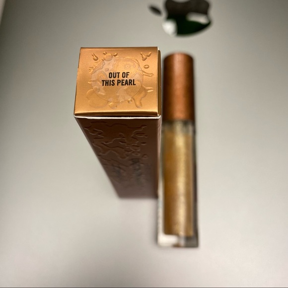 MAC “Out Of This Pearl” Lipglass - Picture 2 of 7